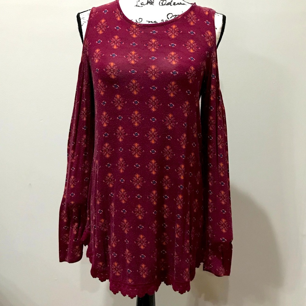 Xhilaration | Long Sleeve Cold Shoulder Top — S